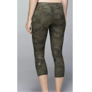 Lululemon Run Inspire Crop II *All Luxtreme Savasana Camo Fatigue Green - Size 6